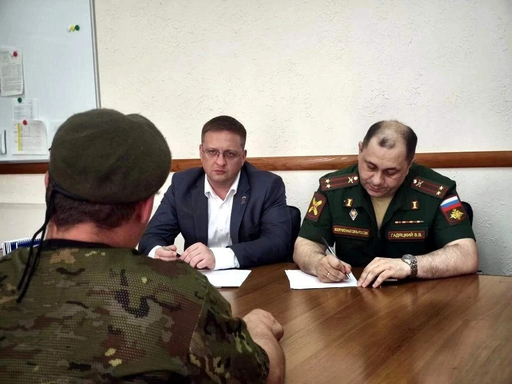 Семьи бойцов живут в другом ожидании

Ждут звонка, берегут каждую справку, решают бытовые вопросы и 