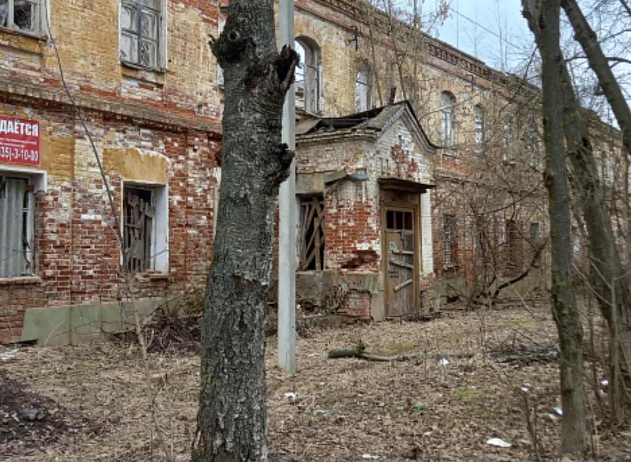 📌 Город и благоустройство  В Переславле-Залесском выставили на аукцион «Дом специалистов бумагопряди