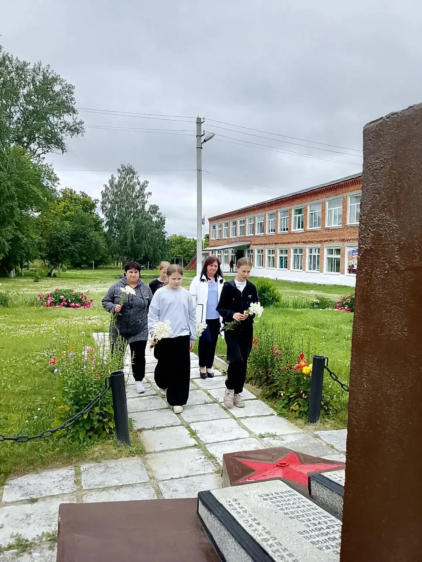 Сегодня, в день Памяти и скорби, жители и сотрудники Большечечуйского СДК собрались око...