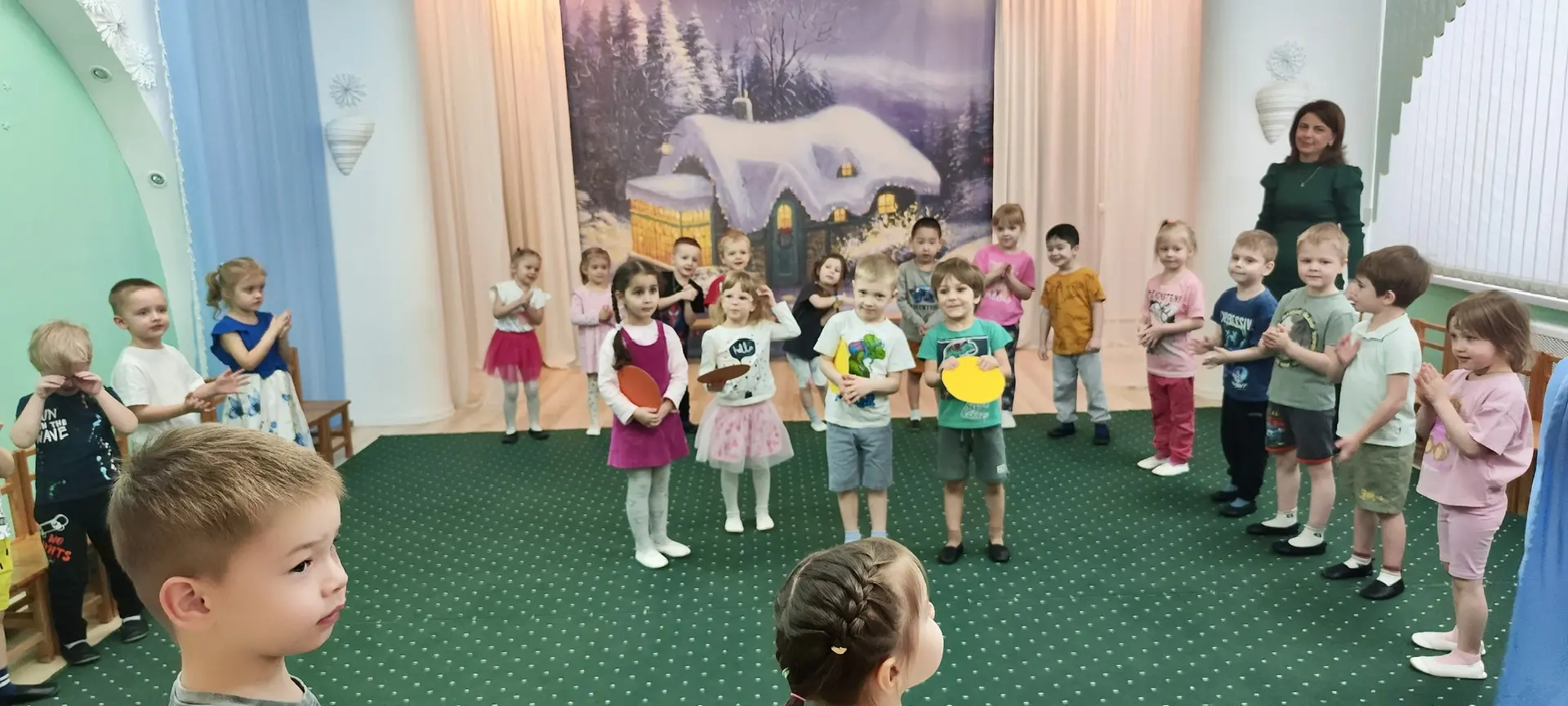 ☀️ Масленичные забавы у наших дошколят!  На этой неделе во всех дошкольных отделениях ребята провожа