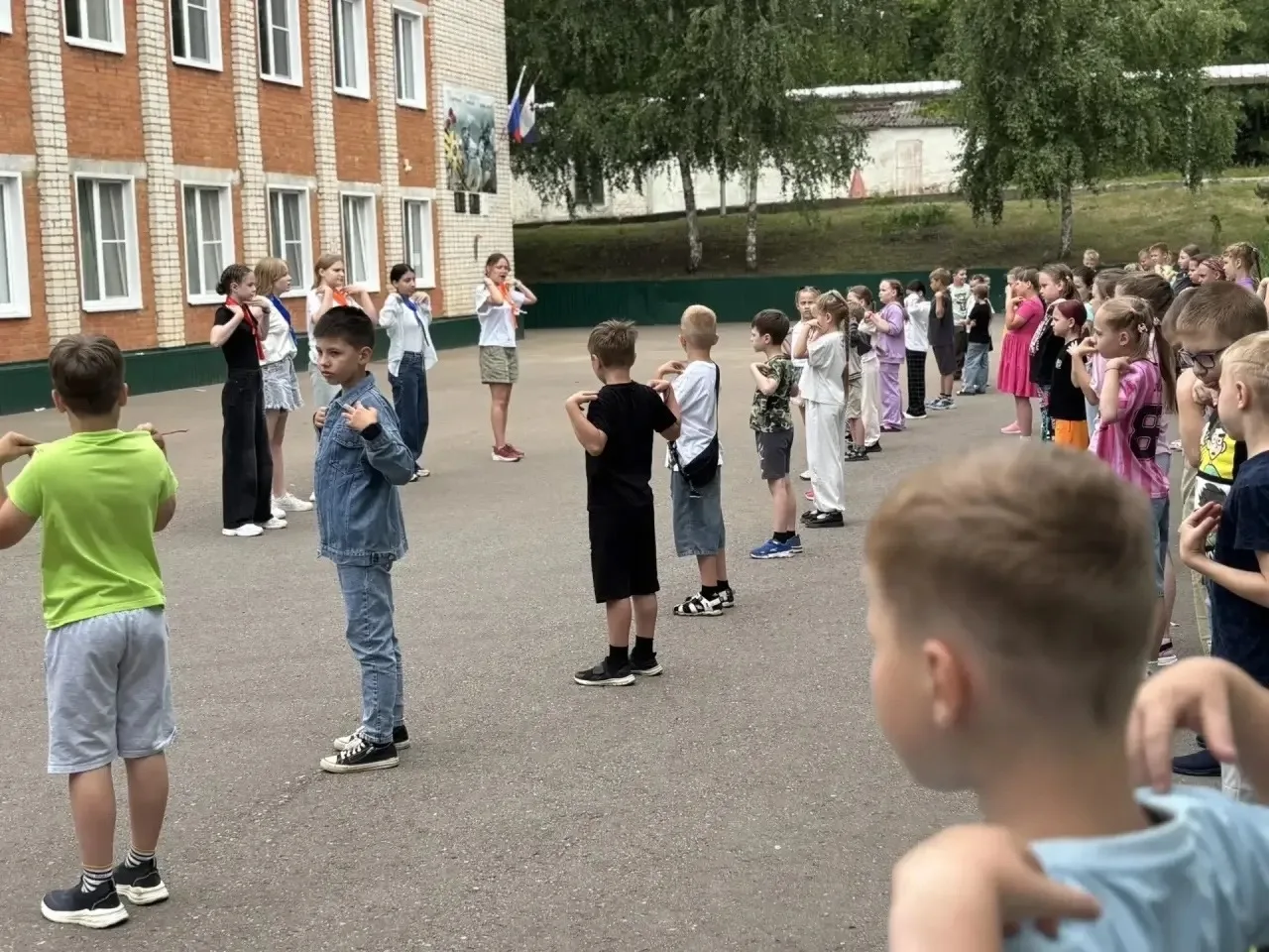 Несмотря на пасмурную погоду, "День детей"в нашем лагере получился ярким, насыщенным и запоминающимс
