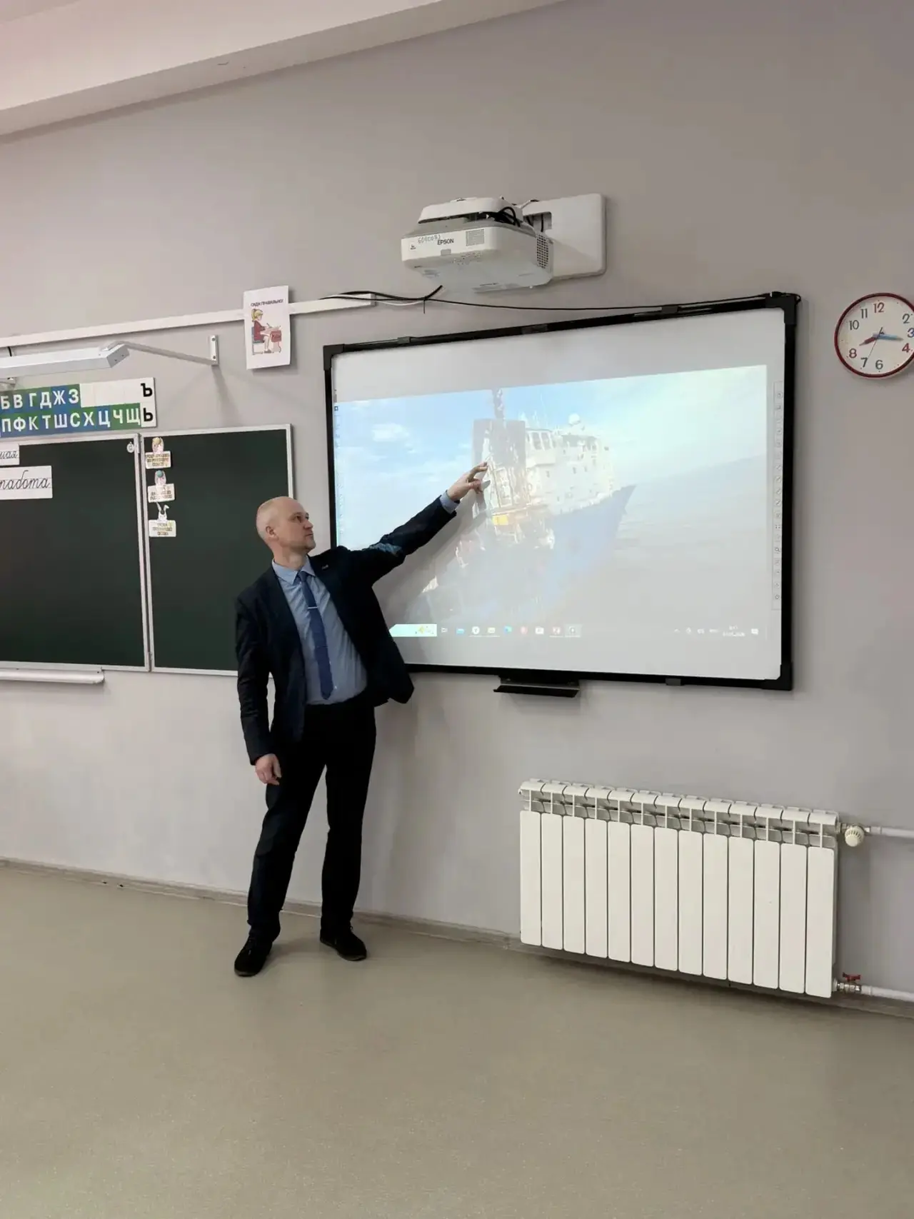 👷‍♂️Знакомство с профессией: ведущий инженер  🏗️ Для учащихся 4Г класса прошёл необычный и очень инт