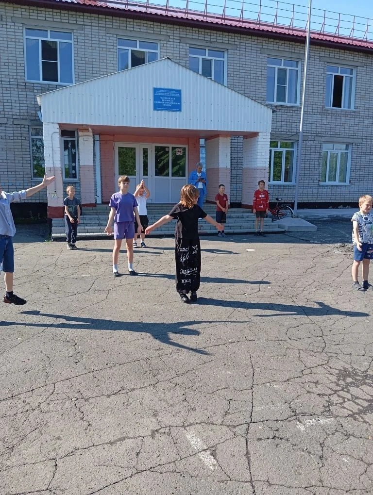 15 июня в нашем лагере прошёл под девизом «Многоцветье народов».  Мы отправились в увлекательное пут