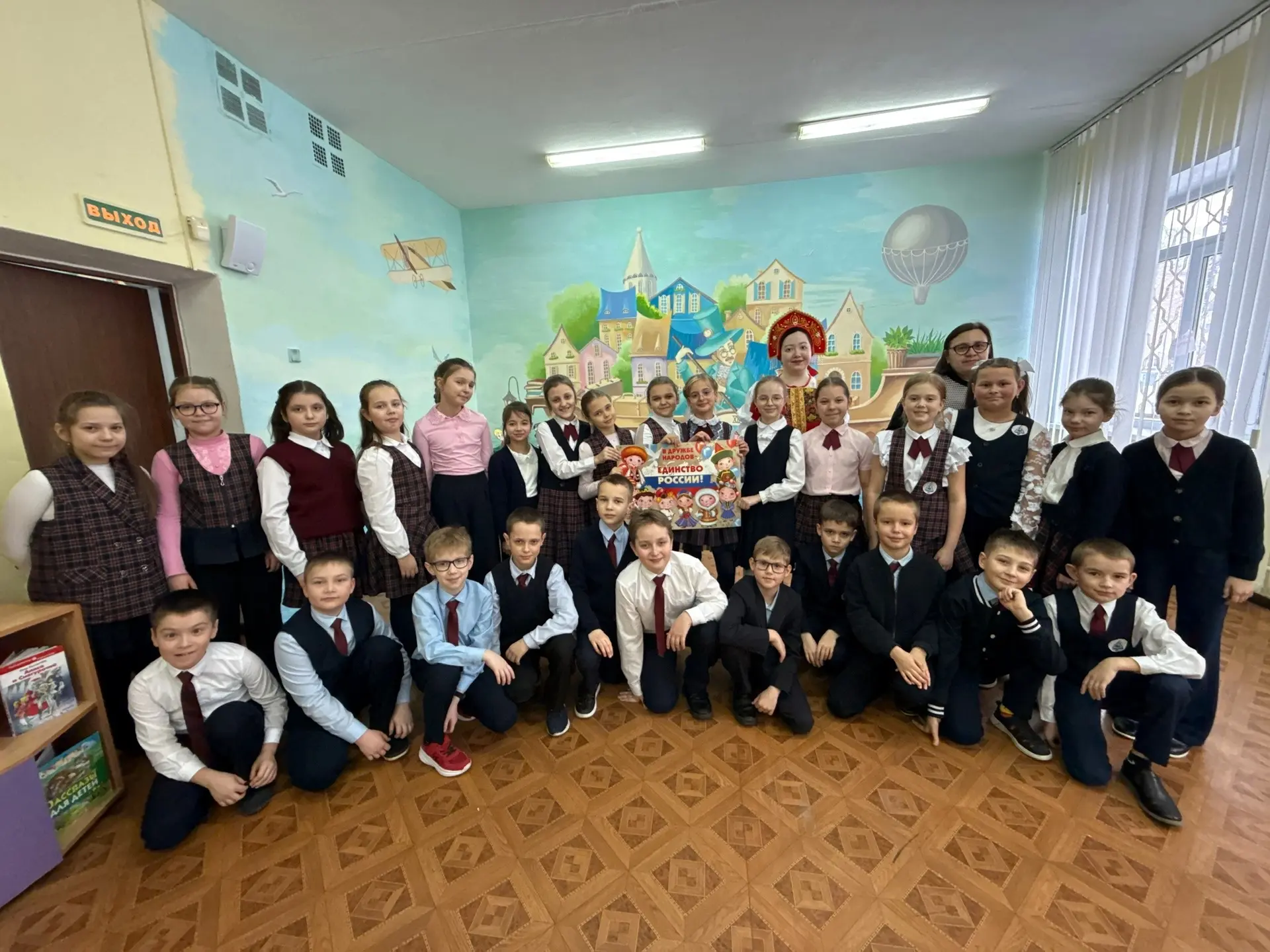 🇷🇺Ученики 3 «Б» класса открыли Год единства народов мероприятием «Многоликая Россия», проведенным дл