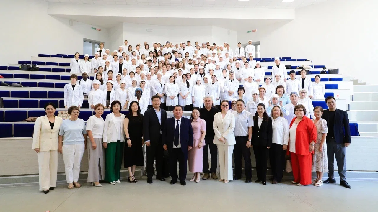 👩🏻‍🎓 В КалмГУ состоялось торжественное собрание, посвящённое Дню знаний и началу нов...