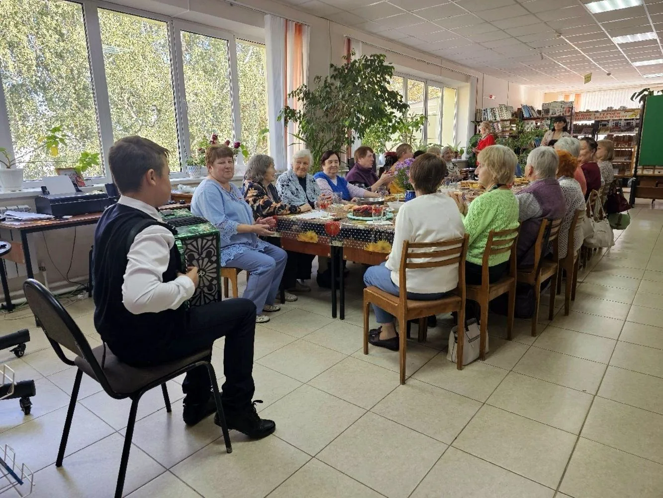 Воспитанники детской школы искусств подарили гостям старшего поколения настоящий праздн...