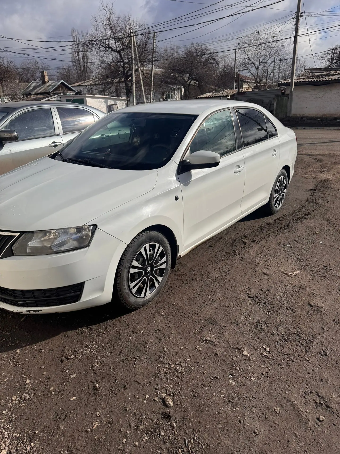 Продам автомобиль Шкода рапид 2016 года !!! ДВС 1.6 mpi газ/бензин , кпп мех. 5ст !!! М...
