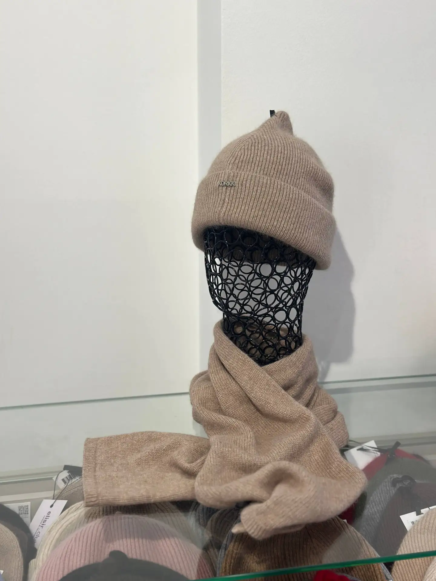 Комплект из шарфа и шапки