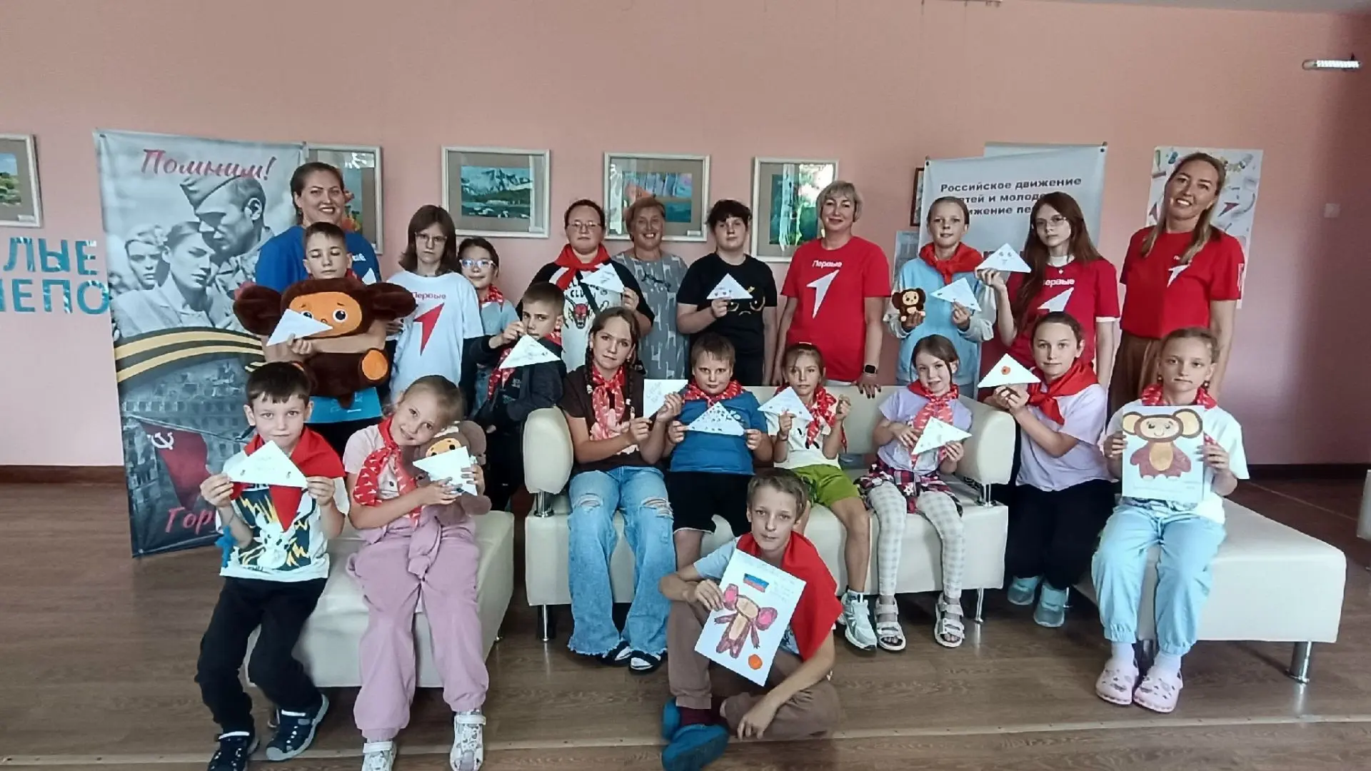 🇷🇺 Служить Отечеству — значит помнить, знать и помогать! ❤️

Патриотический день у «Весёлых непосе