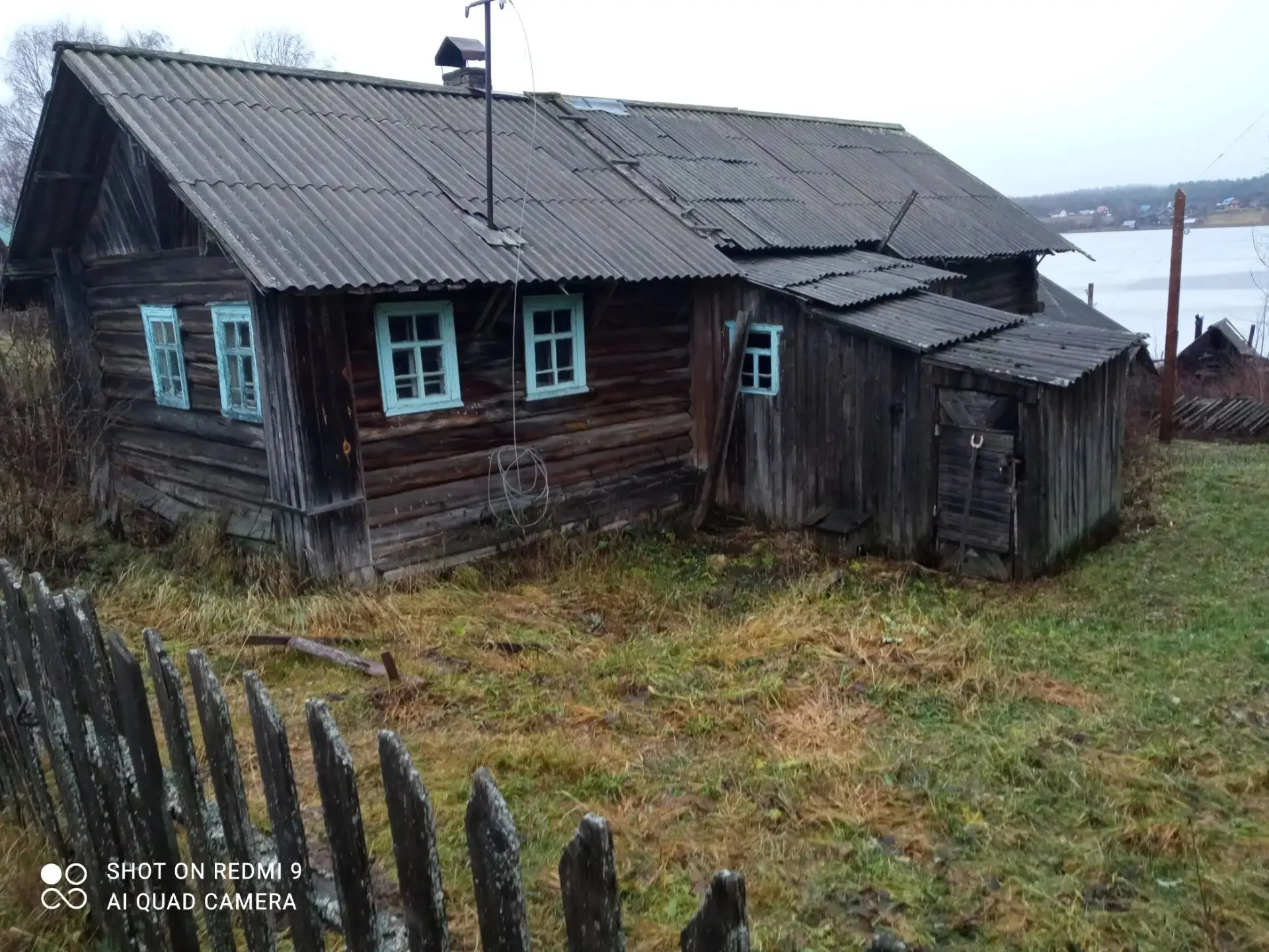 Продаётся дом в д. Кузьминка, Плесецкий р-он, рядом озеро, все подробности по телефону ...