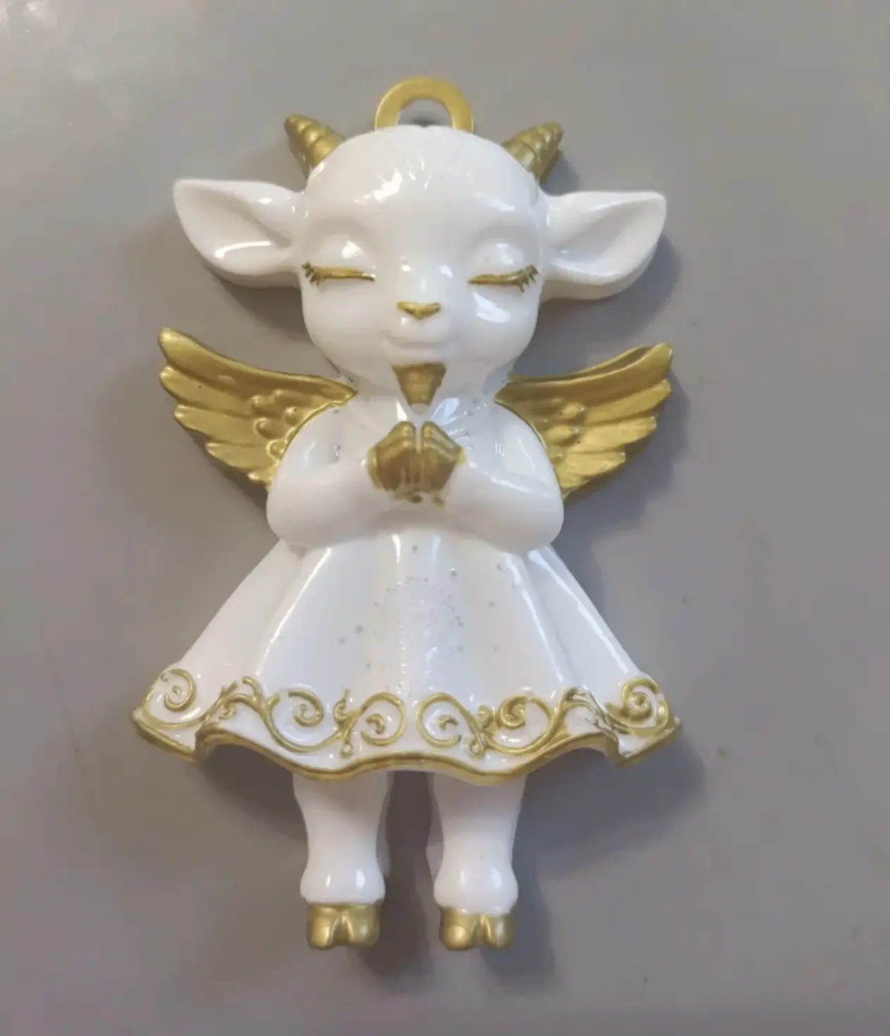 Ёлочные игрушки из пластика