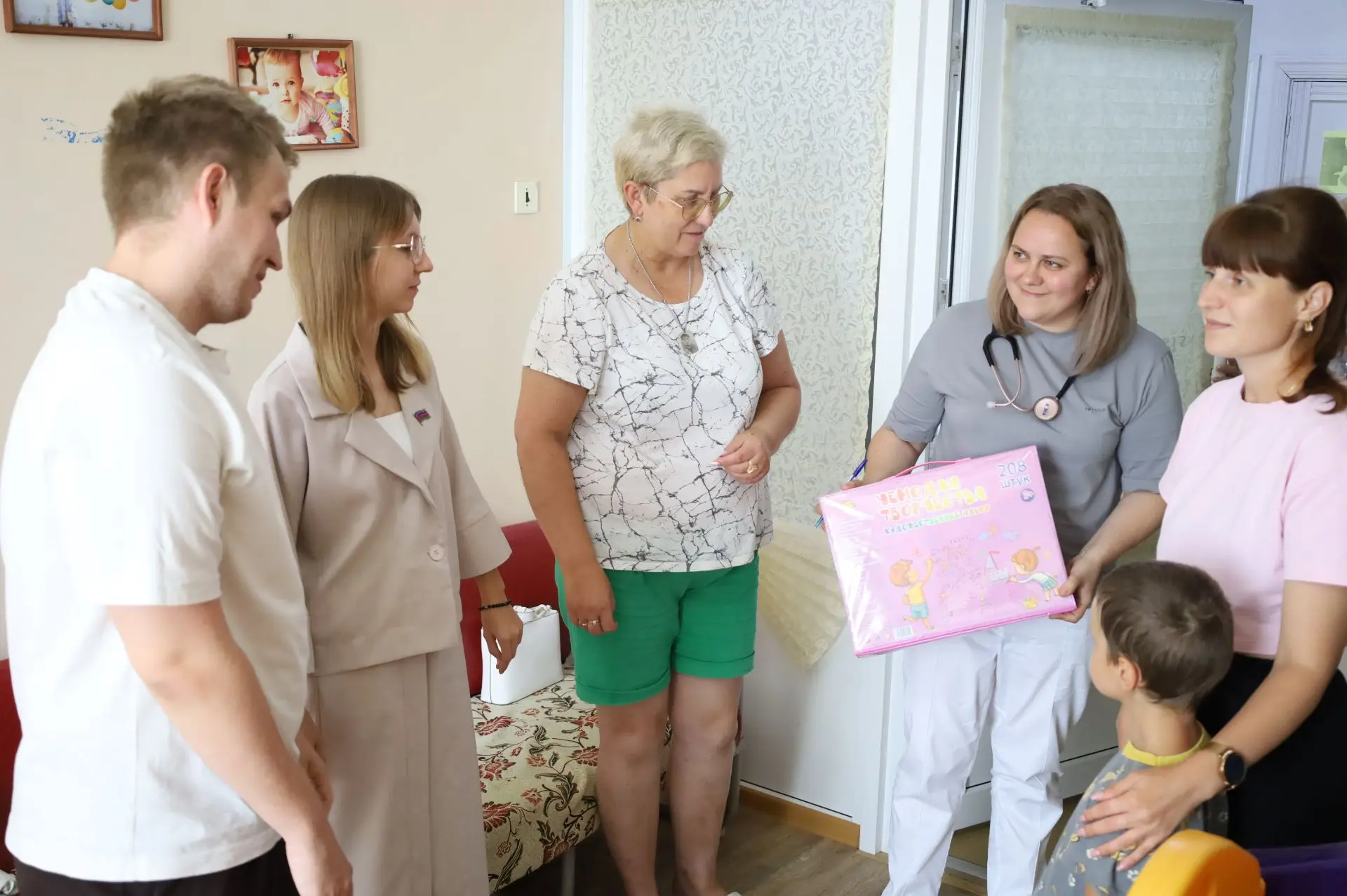 Совет молодых депутатов района продолжает проект «День ребёнка».
 
Сегодня парламентарии Алина Мухан