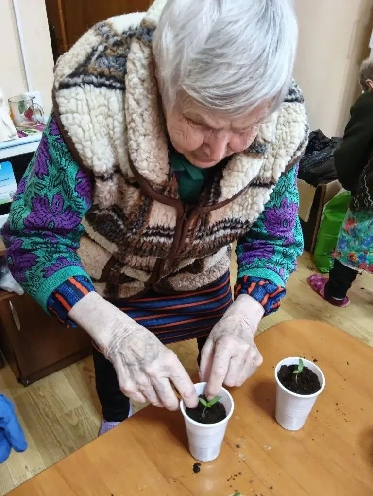 ✨Забота о будущем урожае ⁣ 🏡🌱Проживающие Холмовского дома-интерната для престарелых и инвалидов успе