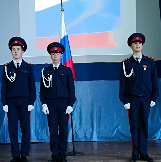 📢 Учебная неделя в нашем техникуме по традиции началась с выноса Государственного флаг...