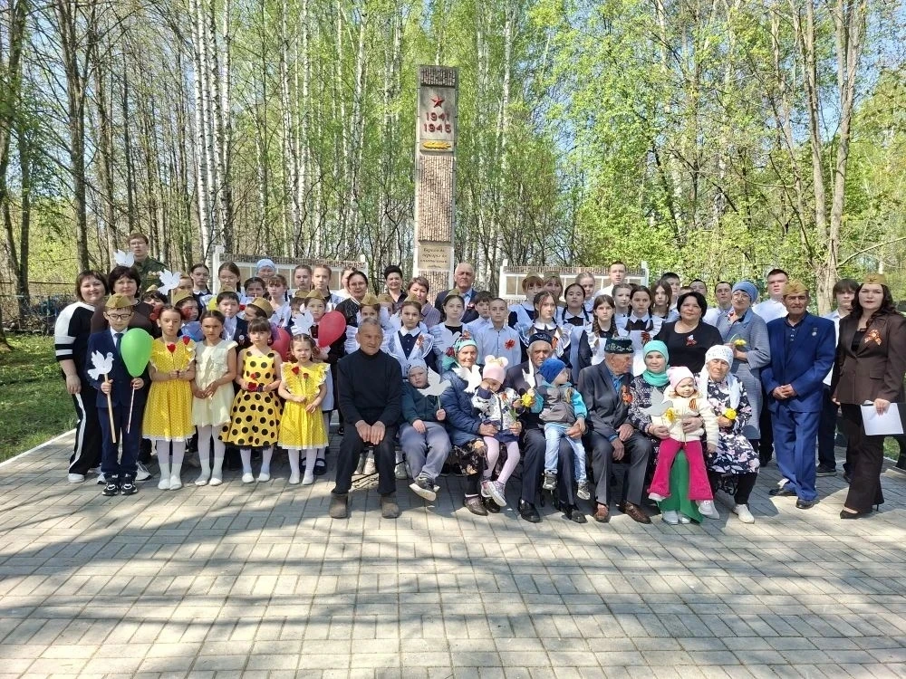 Бүген Иске Юраш балалар бакчасы Бөек Җиңүгә багышланган тантаналы митингта катнашты. Ветераннарга, к