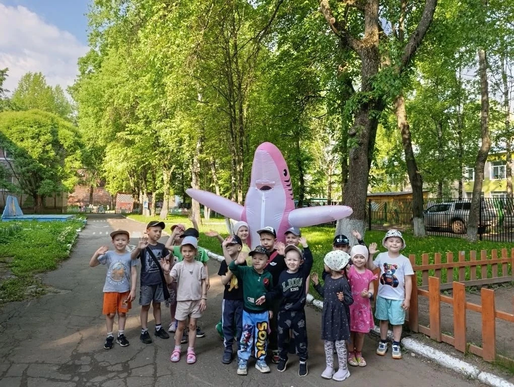🌞Сегодняшний день в нашем детском саду, как обычно, начался с бодрой и энергичной зарядки. 🤸Но зна
