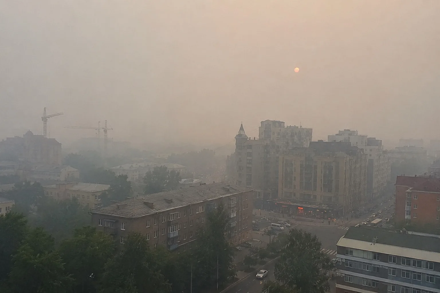 Томск накрыло дымом от лесных пожаров: качество воздуха достигло опасного уровня