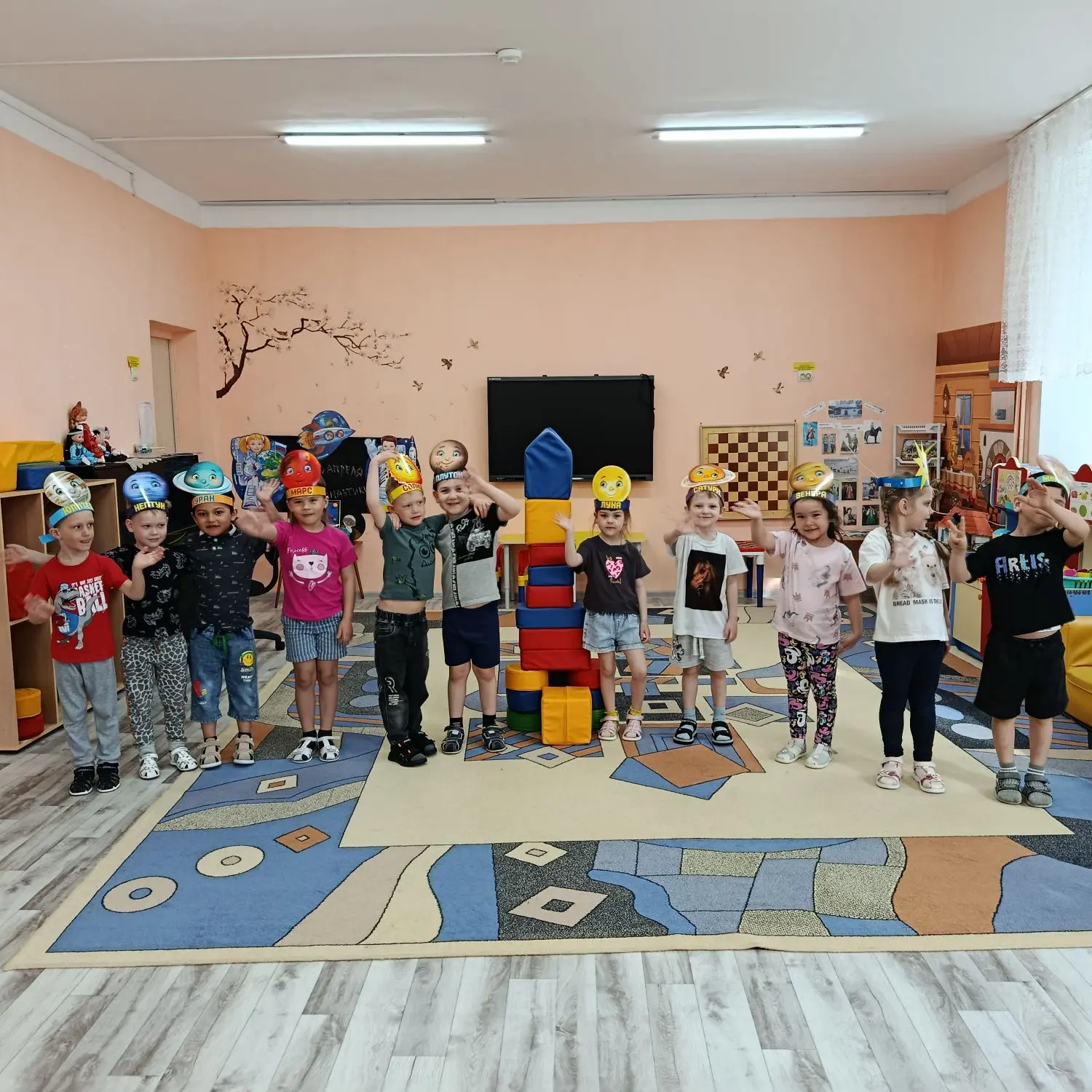 Вот и подошла к завершению,пожалуй, самая таинственная неделя. Космическая.🚀