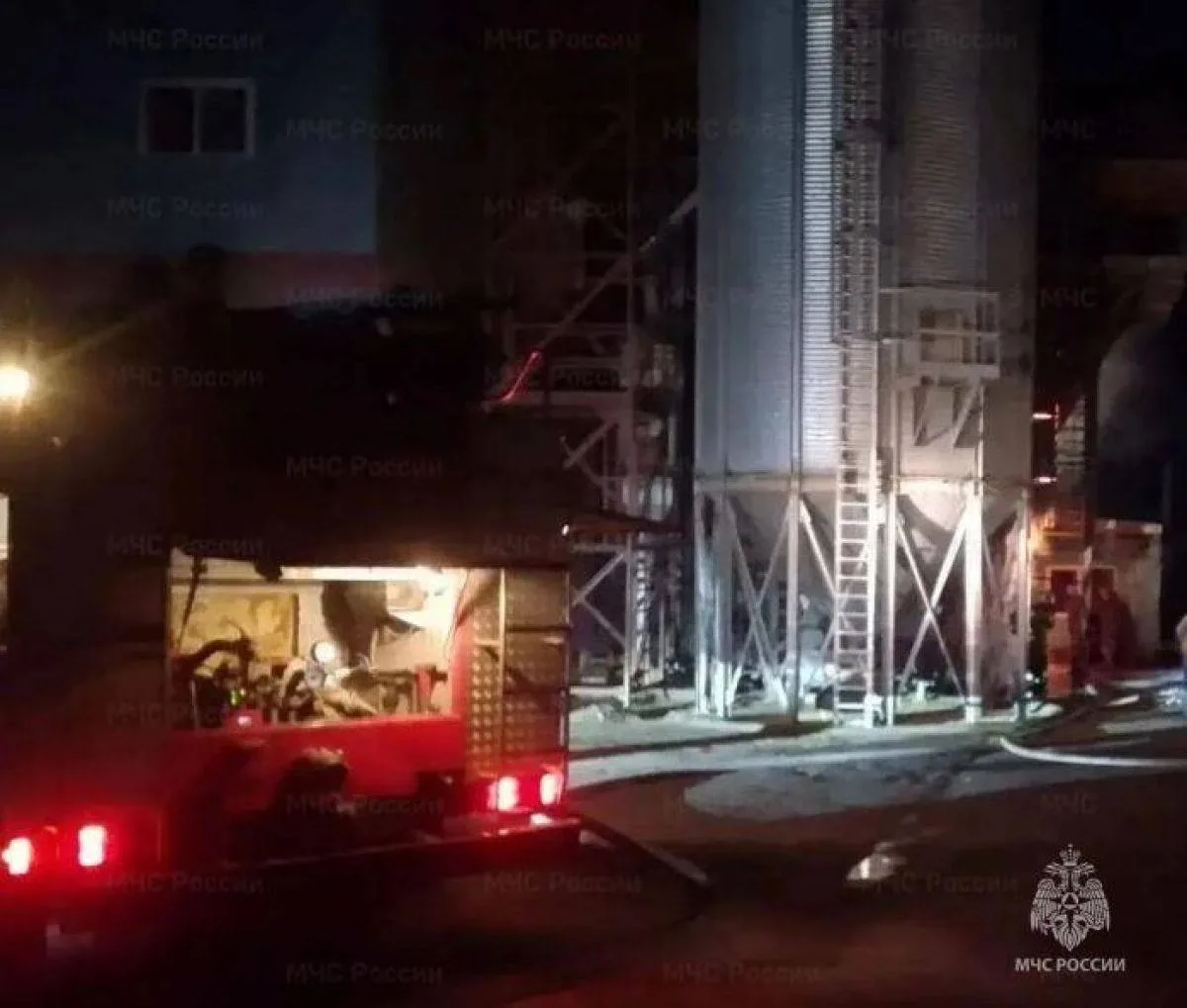 🔥 Ночью в Орловской области загорелась зерносушилка.