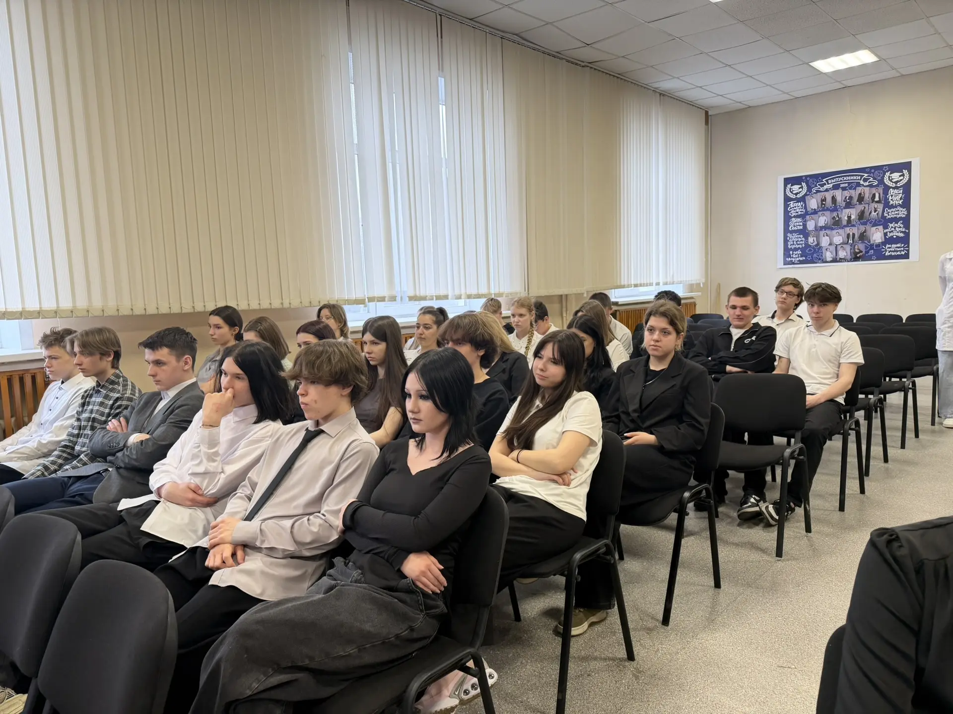 ПРОФОРИЕНТАЦИЯ В ШКОЛЕ: СТРОИМ ПЛАНЫ НА БУДУЩЕЕ 📋🏛️  Определение профессиональной траектории — важне