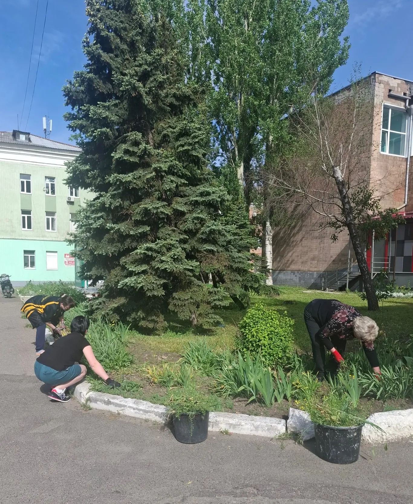 В рамках проведения акции ""Чистый четверг" 21 мая сотрудниками  МБУ ДО ""СШ №1 Г. МАКЕ...