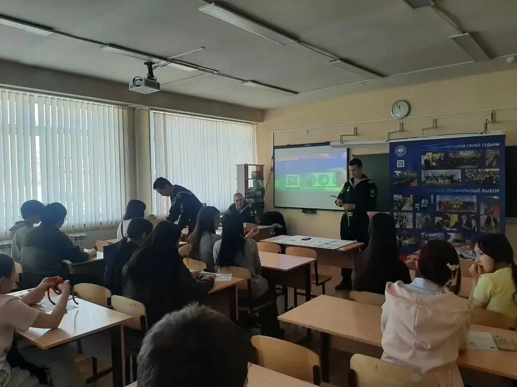 ШКОЛЬНАЯ ЯРМАРКА ПРОФЕССИЙ.  Якутский институт водного транспорта в регионе хорошо знают и правильно