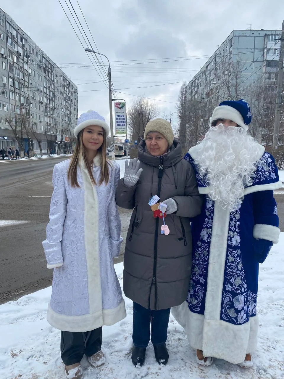 ❄️Тепло наших рук — жителям района! ❄️  🎄Предновогодняя суета — это время дарить добро и внимание те