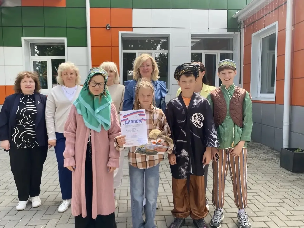 📰Новости лагеря: кино, «Палитра народов» и творческие сюрпризы!

Сегодня в нашем лагере снова был к
