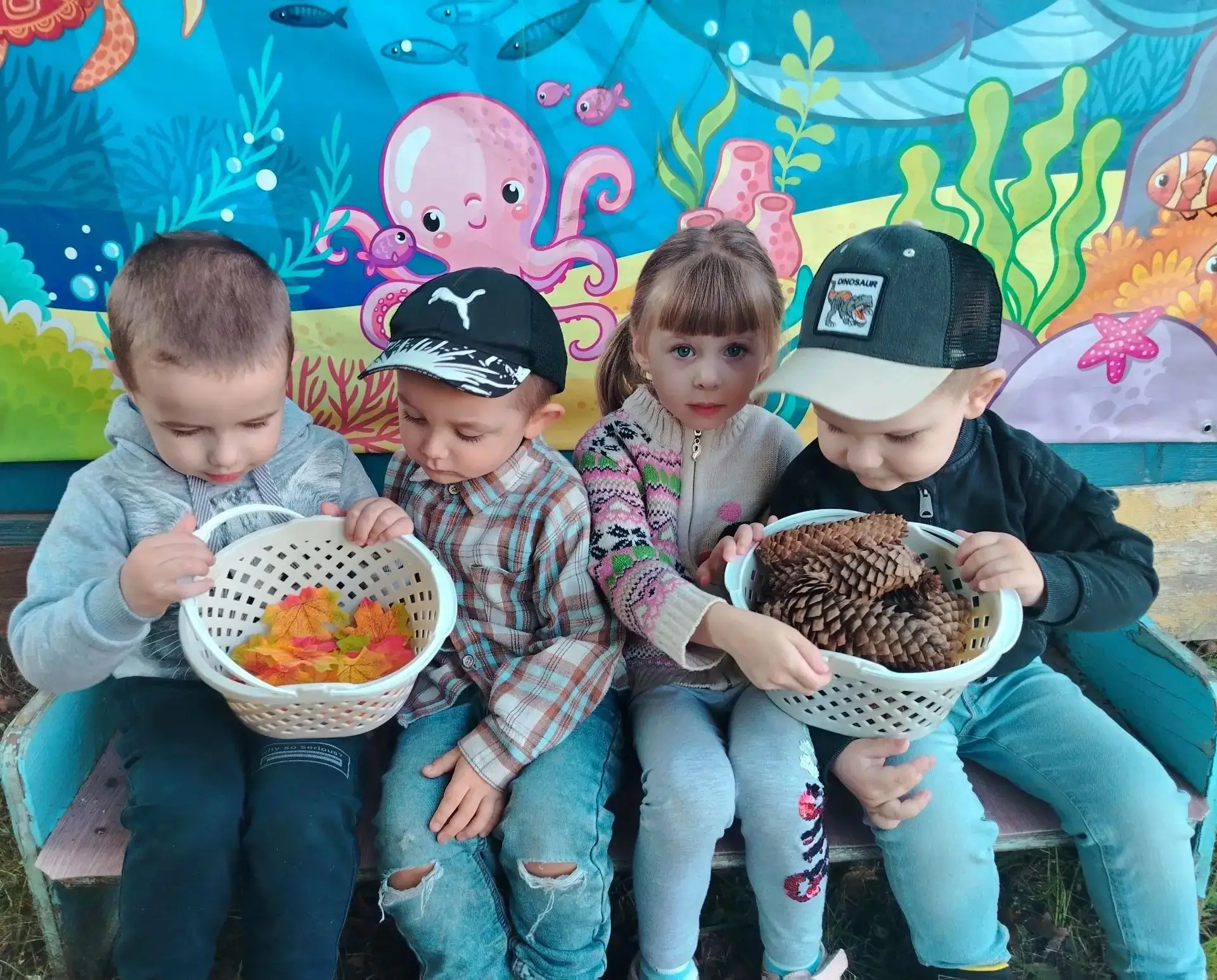 Сад родной открыл уж двери