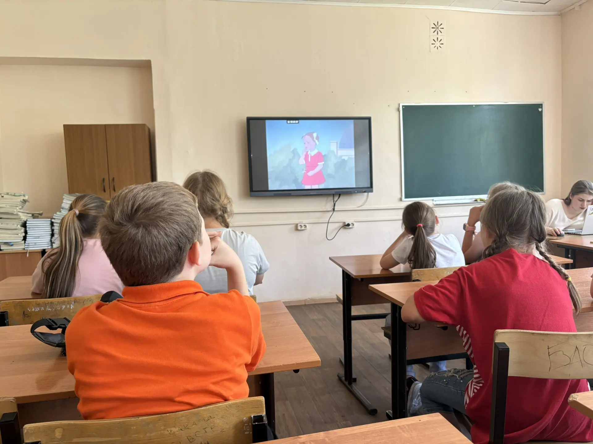 Яркие и занимательные будни в школьном лагере💛

Подвижные и спортивные «Веселые старты» ⚽️ дополняю