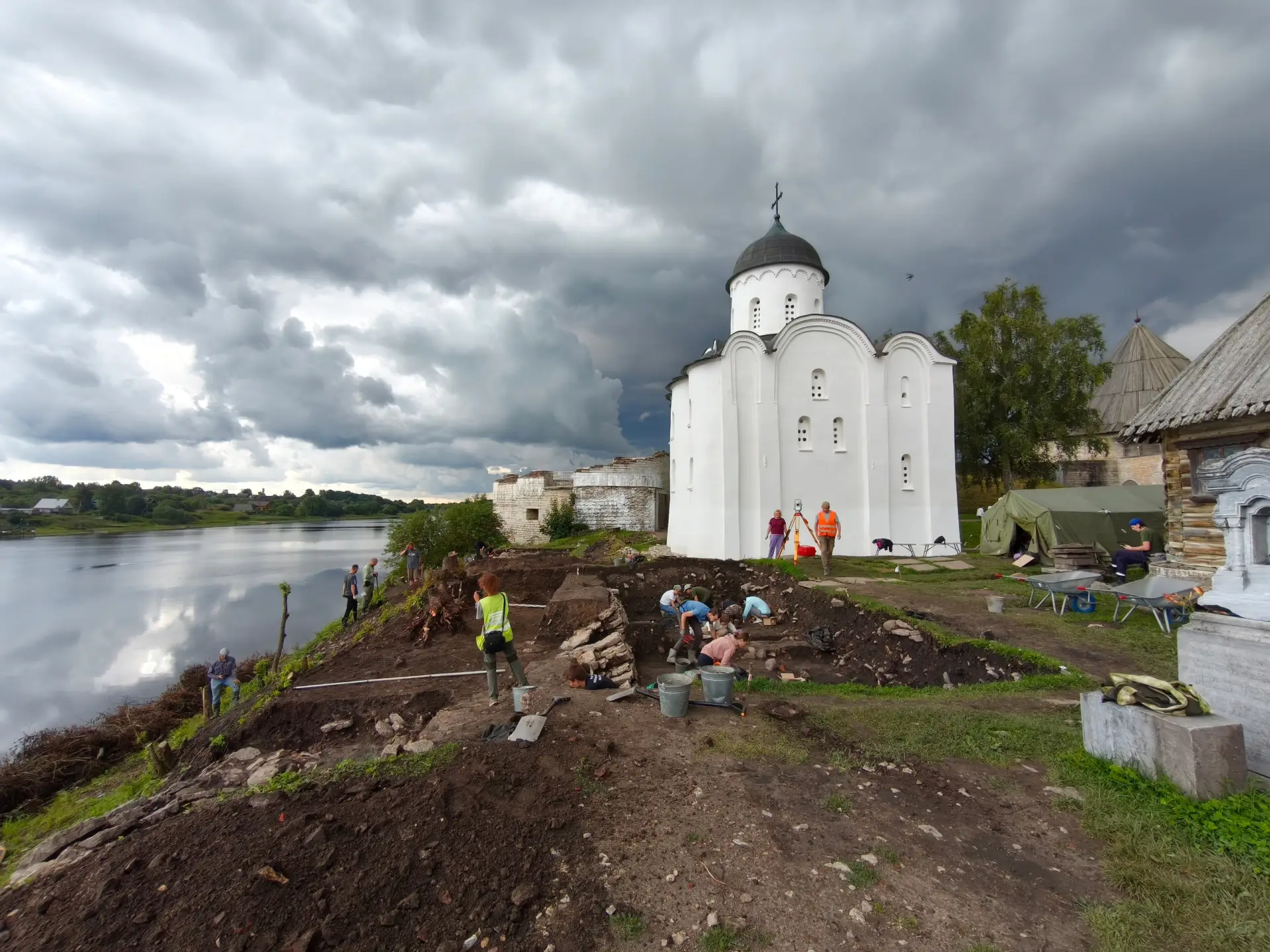 Археологические исследования в Ладожской крепости в 2026 году