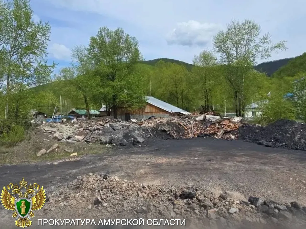 Здание-угроза ушло в прошлое: в Селемджинском районе после вмешательства прокуратуры демонтирован ав