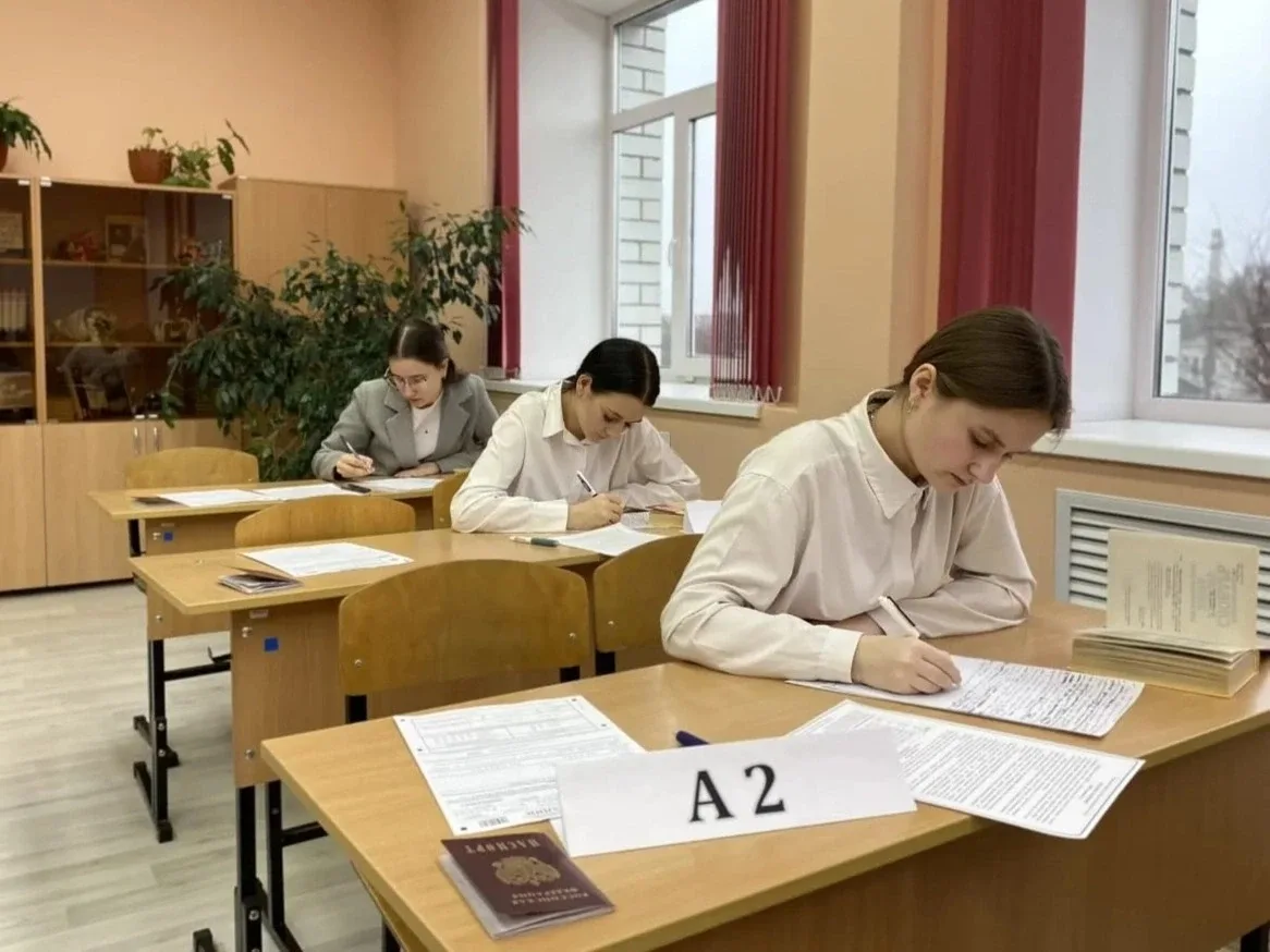 С первым днем лета в Брянской области началась экзаменационная пора. ЕГЭ по литературе,...