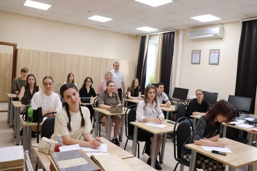 Студенты гуманитарного факультета Воронежского государственного педагогического университета на архи