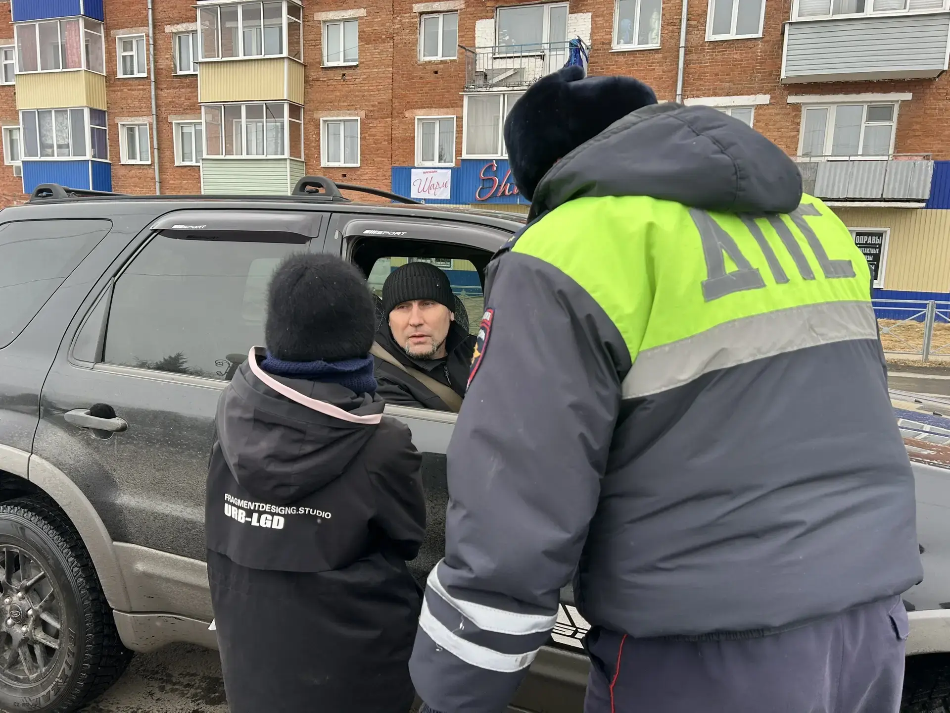 В Бирюсинске в преддверии школьных каникул сотрудники Госавтоинспекции совместно с отрядом юнармии и
