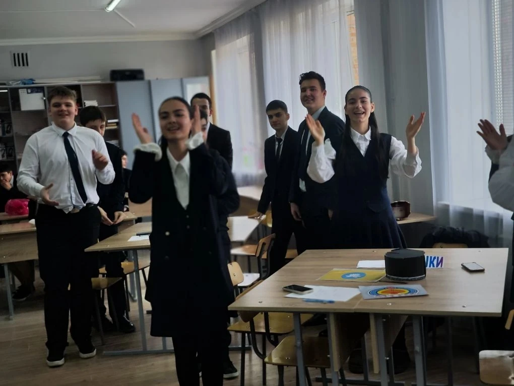 21 марта в 9 "Г" классе прошел открытый классный час "Сила России - в единстве народов!" 🇷🇺✨   Мероп