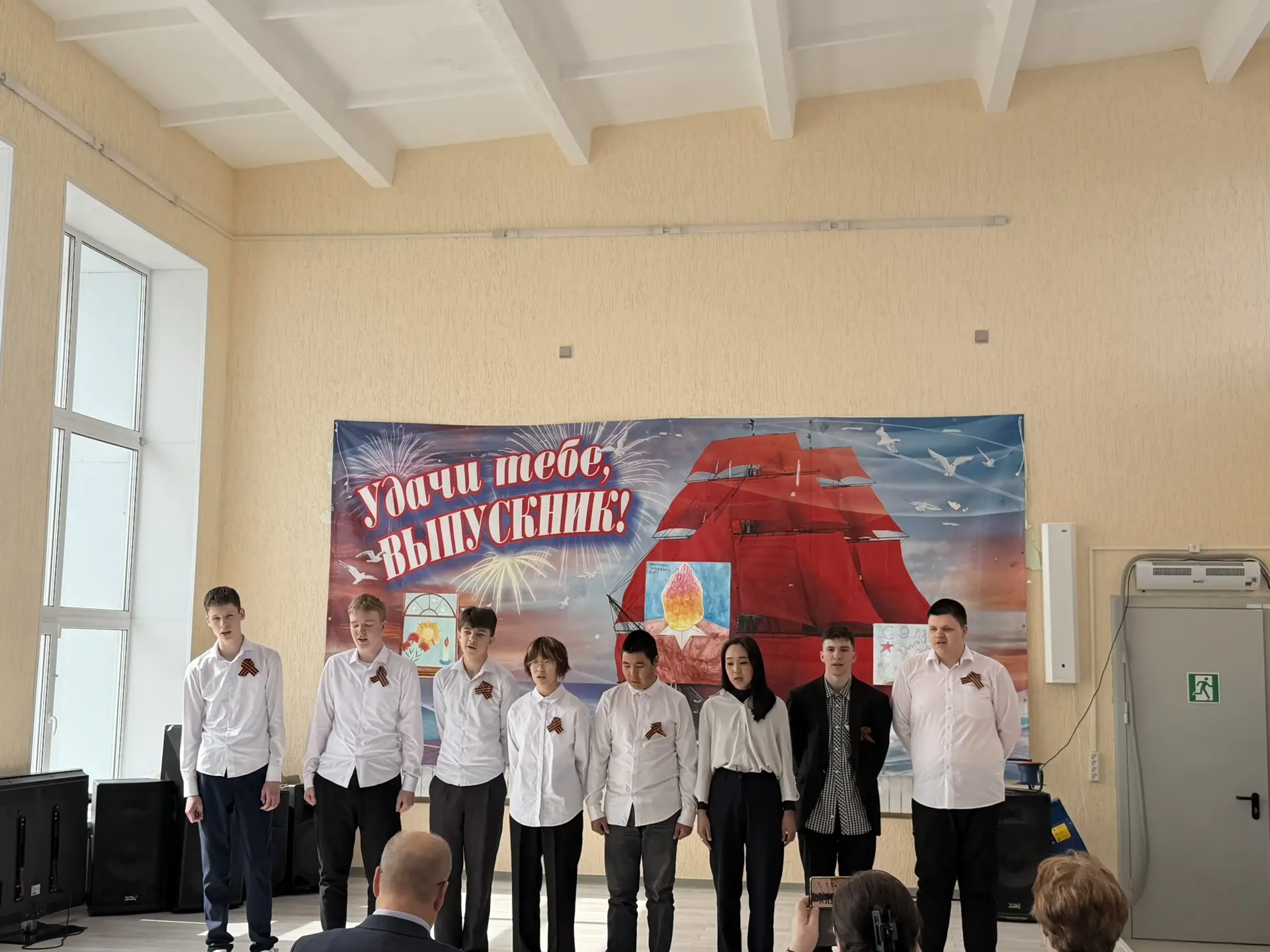 Сегодня в нашей школе прошел праздничный концерт,посвященный великому празднику Дню Поб...