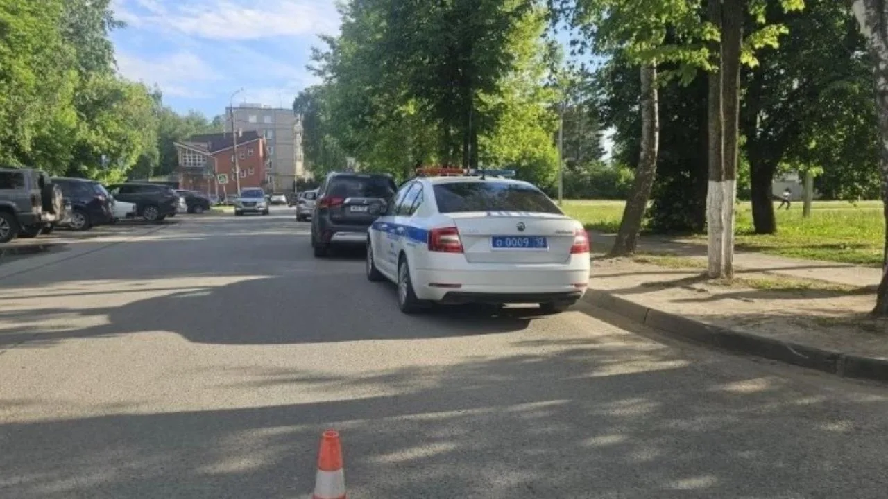 💥 В Йошкар-Оле 16-летняя девушка перебегала дорогу и попала под машину