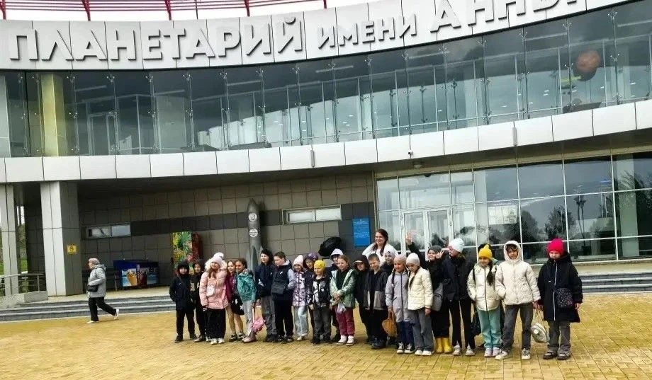 🌍 Сегодня наши замечательные ученики 1 "В" и 2 "В" классов отправились на увлекательную урок-экскурс
