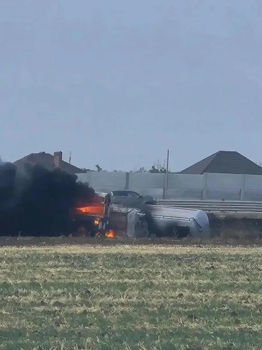 На Северном обходе Ростова загорелся газовоз после ДТП