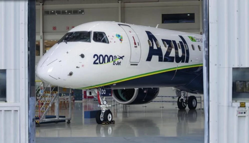 Компания Embraer отметила передачу своего 2000-го самолета семейства E-Jet, модели E195...