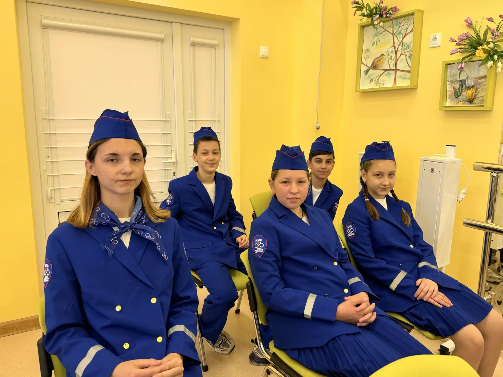 Сегодня наш отряд ЮИД «Осторожно, дети!» вместе с руководителем отряда Дианой Арменовной отправился 