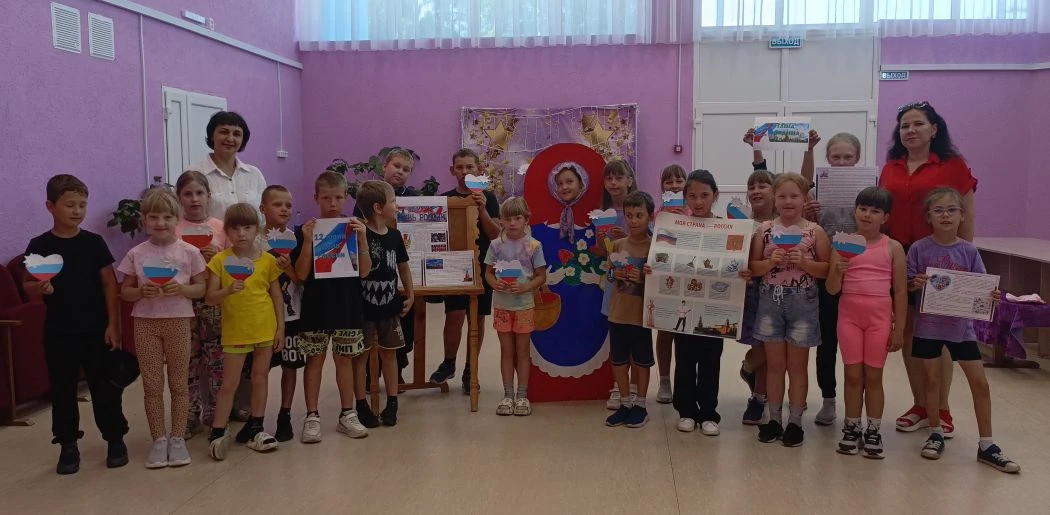 🇷🇺 7-й день в нашем пришкольном лагере: День России! 🇷🇺

Сегодняшний день был по-настоящему особ