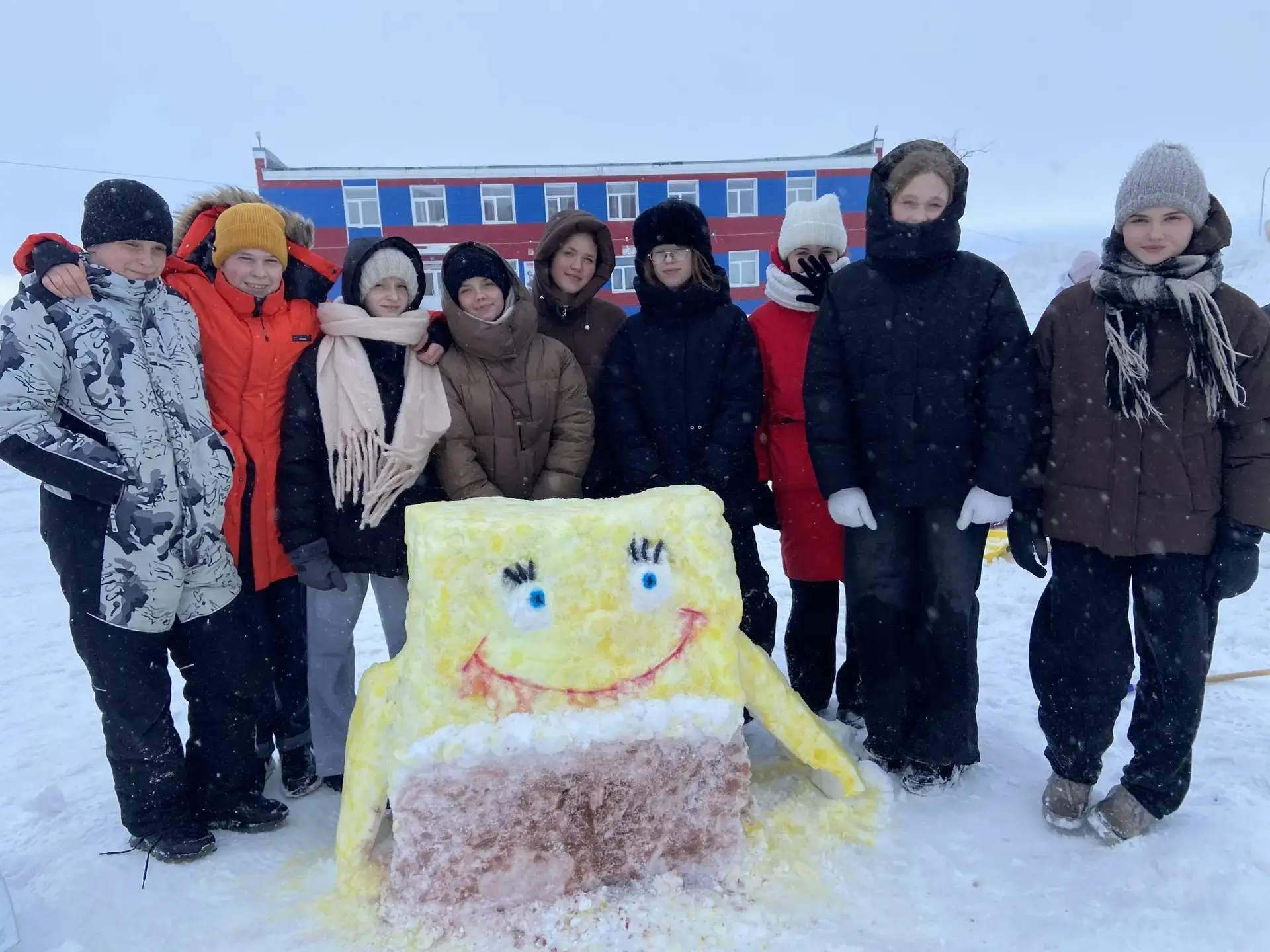 В конкурсе снежных скульптур на празднике "Здравствуй, весна Заполярья!" определили  по...