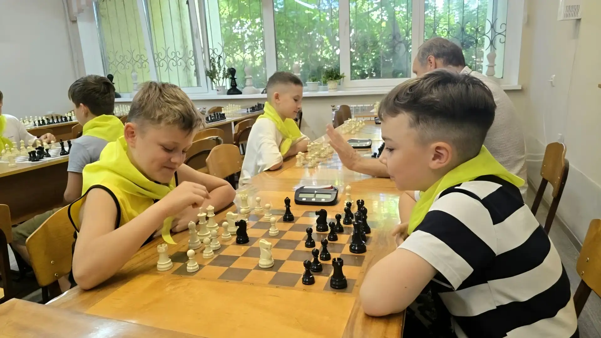 Ну и денёк выдался у 2‑го отряда «Созвездие» в лагере «Улыбка»! 😍✨

♟️Сначала разбирались в шахмата