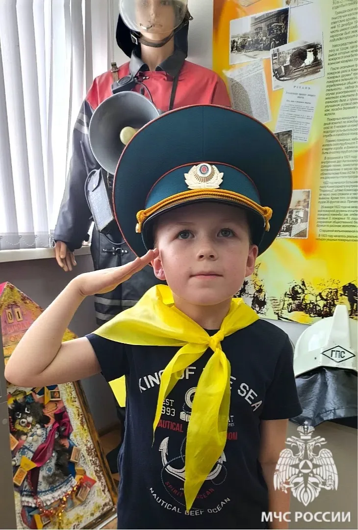 Каникулы с пользой! 

 Ребята из Сыктывкарского детского центра "Стартум" побывали в гостях у пожарн