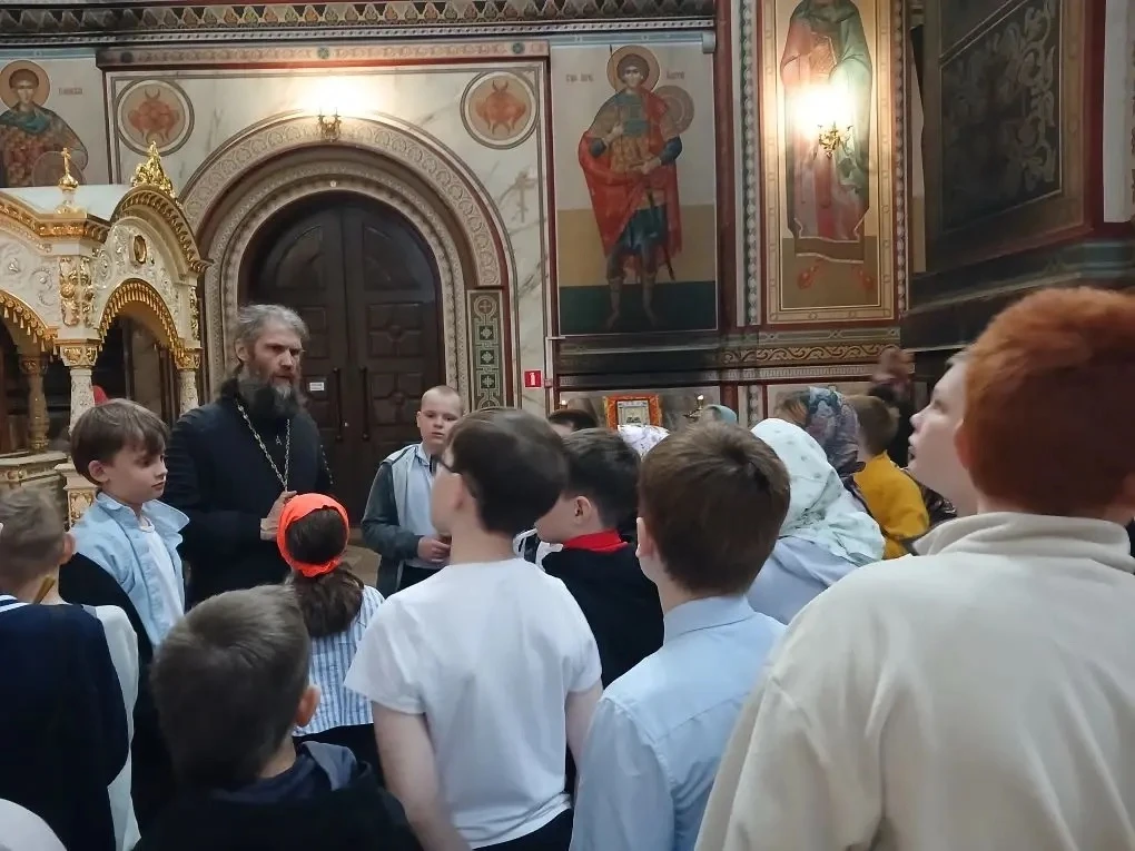 В рамках реализации учебного курса по предмету Основы православной культуры ученики 4а и 4б совместн