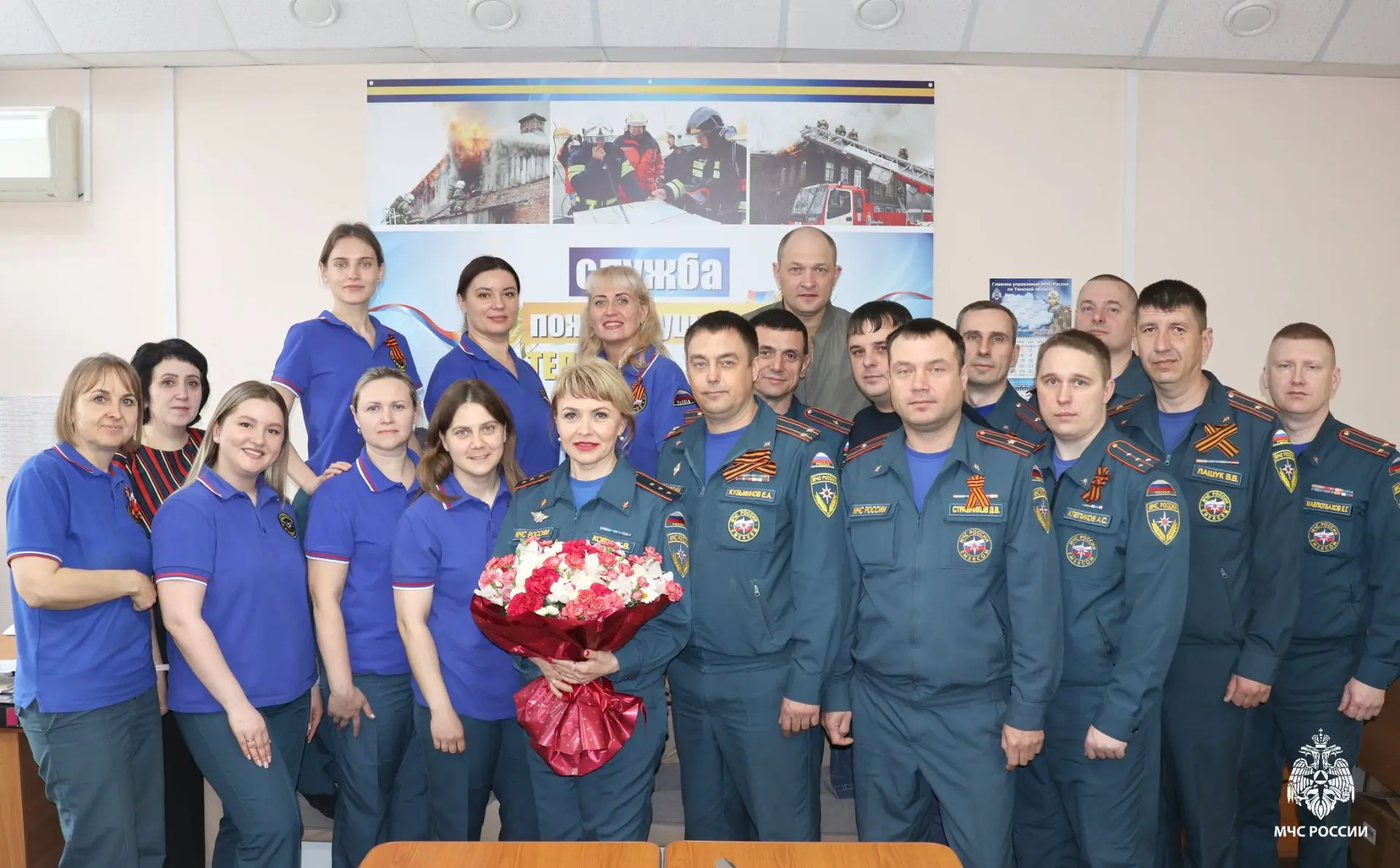 🫡Томский диспетчер пожарной связи завершила карьеру после 27 лет службы   Диспетчер центрального пун