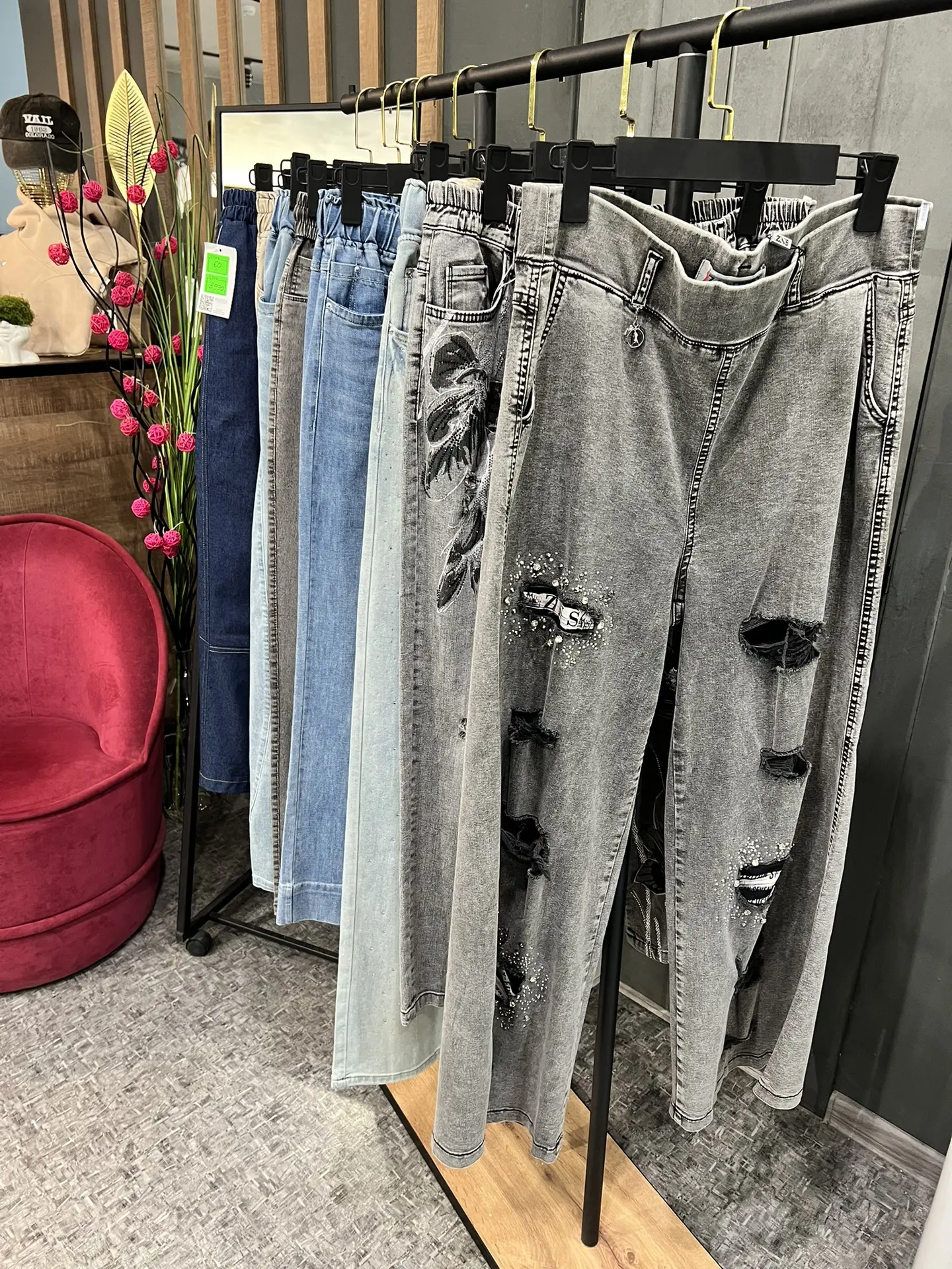 Секретная скидка на джинсы для подписчиков 🤩😉
Пятница, суббота и воскресенье 
Делайте скрин понрав