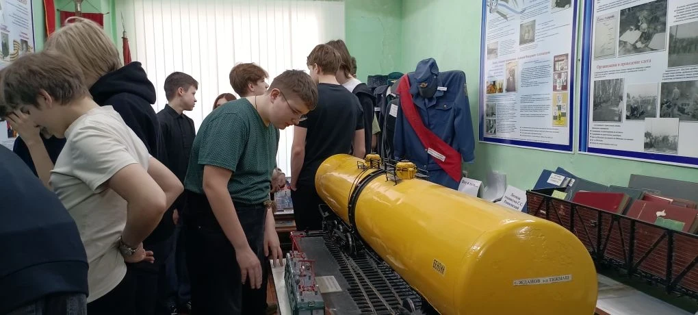 ⚡ Погружение в профессию ⚡  26 марта ребята транспортного класса 8 «М» нашей школы побывали в Трансп